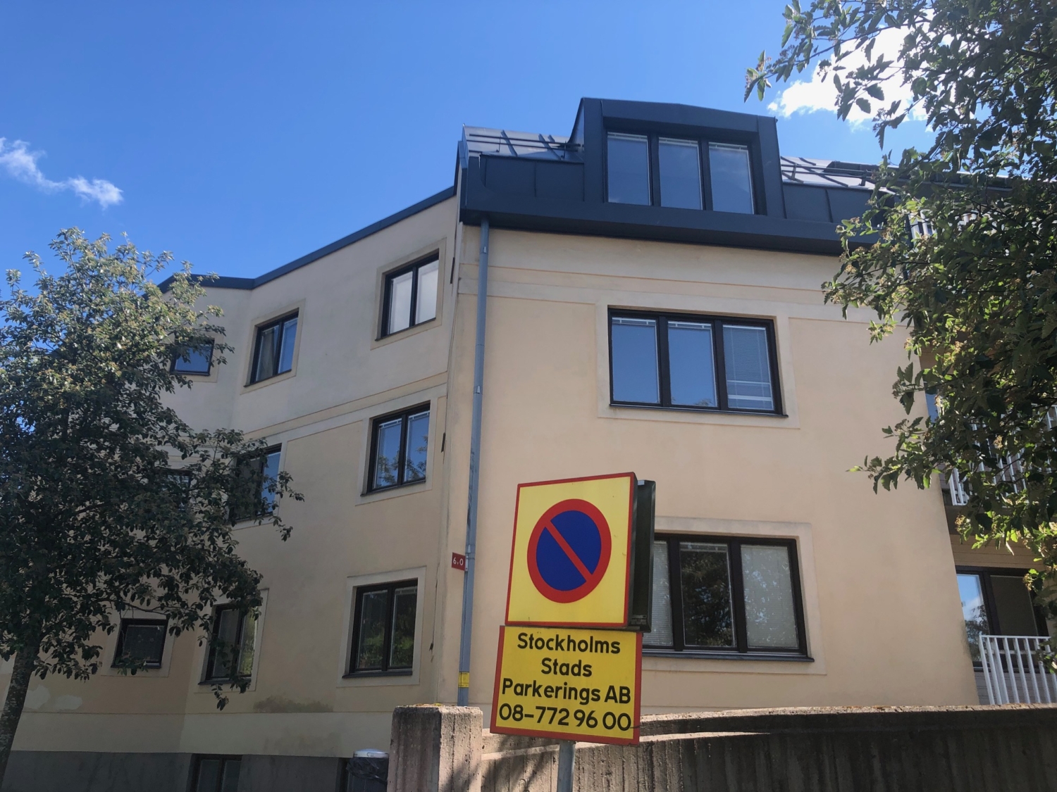 Bild av ett hus i Bromsten.