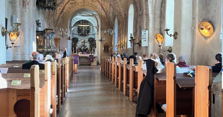 Gudstjänst i Spånga kyrka.
