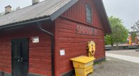 Rött timmerhus i Spånga By.