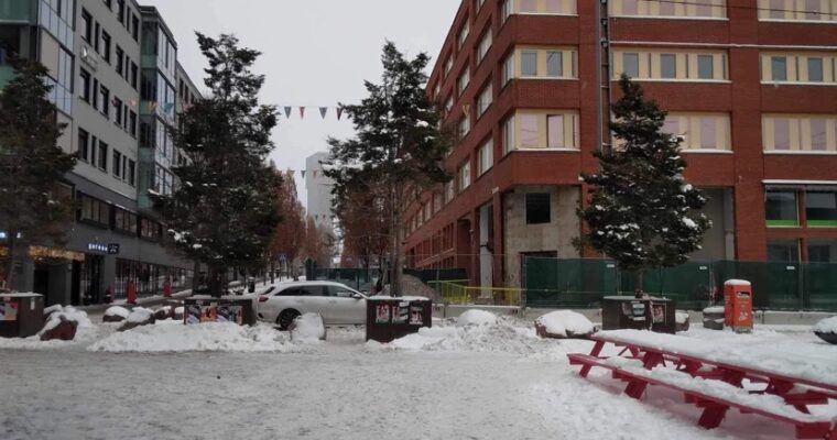 Snö och is på torget