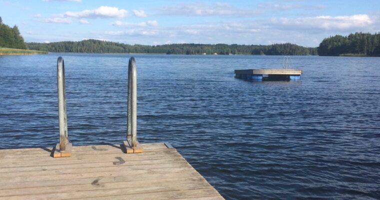 Brygga i Lejondalssjön