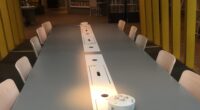 studiebord i bibliotek utan skärmavdelare