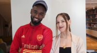 Sharmarke och Seluah bredvid varandra. Han bär Arsenals jacka.