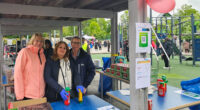 Kollegorna Tuula, Tirez och Sara sålde korv och dricka