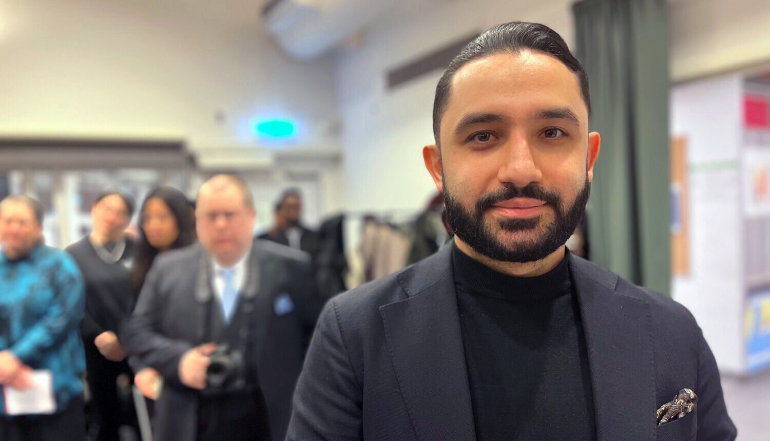 Daniel Riazat vid utdelningen av Abdipriset i Husby 2024