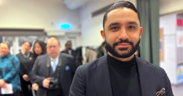 Daniel Riazat vid utdelningen av Abdipriset i Husby 2024