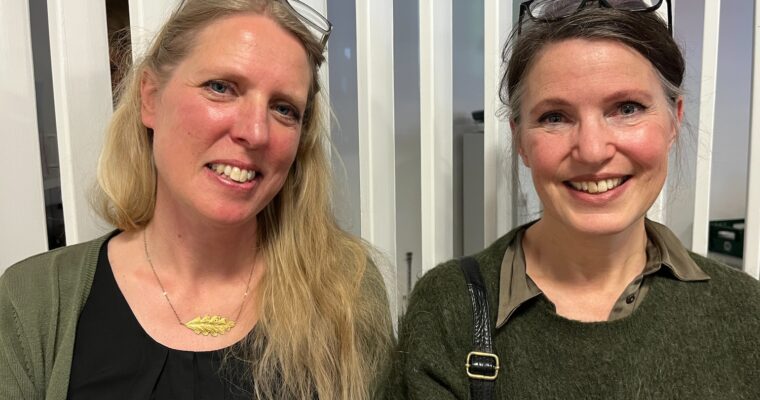 Karin Skoog och Kristina Sandberg under Rinkeby bokfestival.