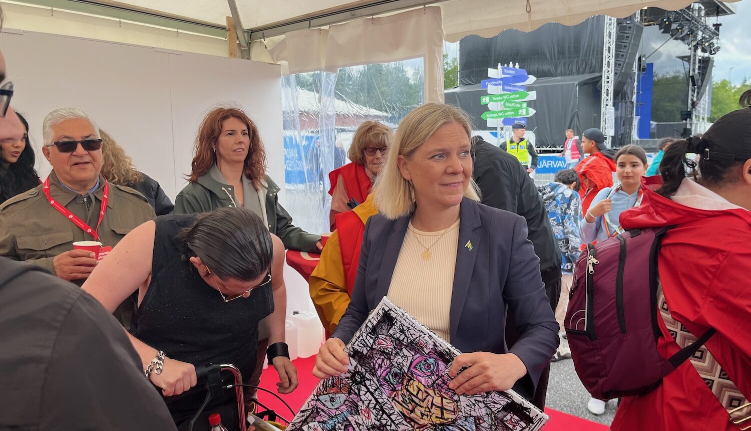 Magdalena Andersson möter partivänner.