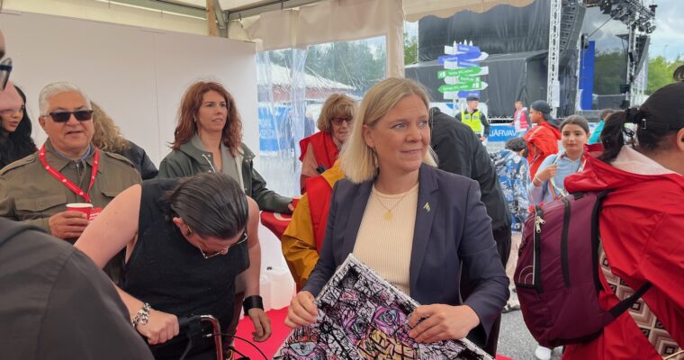 Magdalena Andersson möter partivänner.