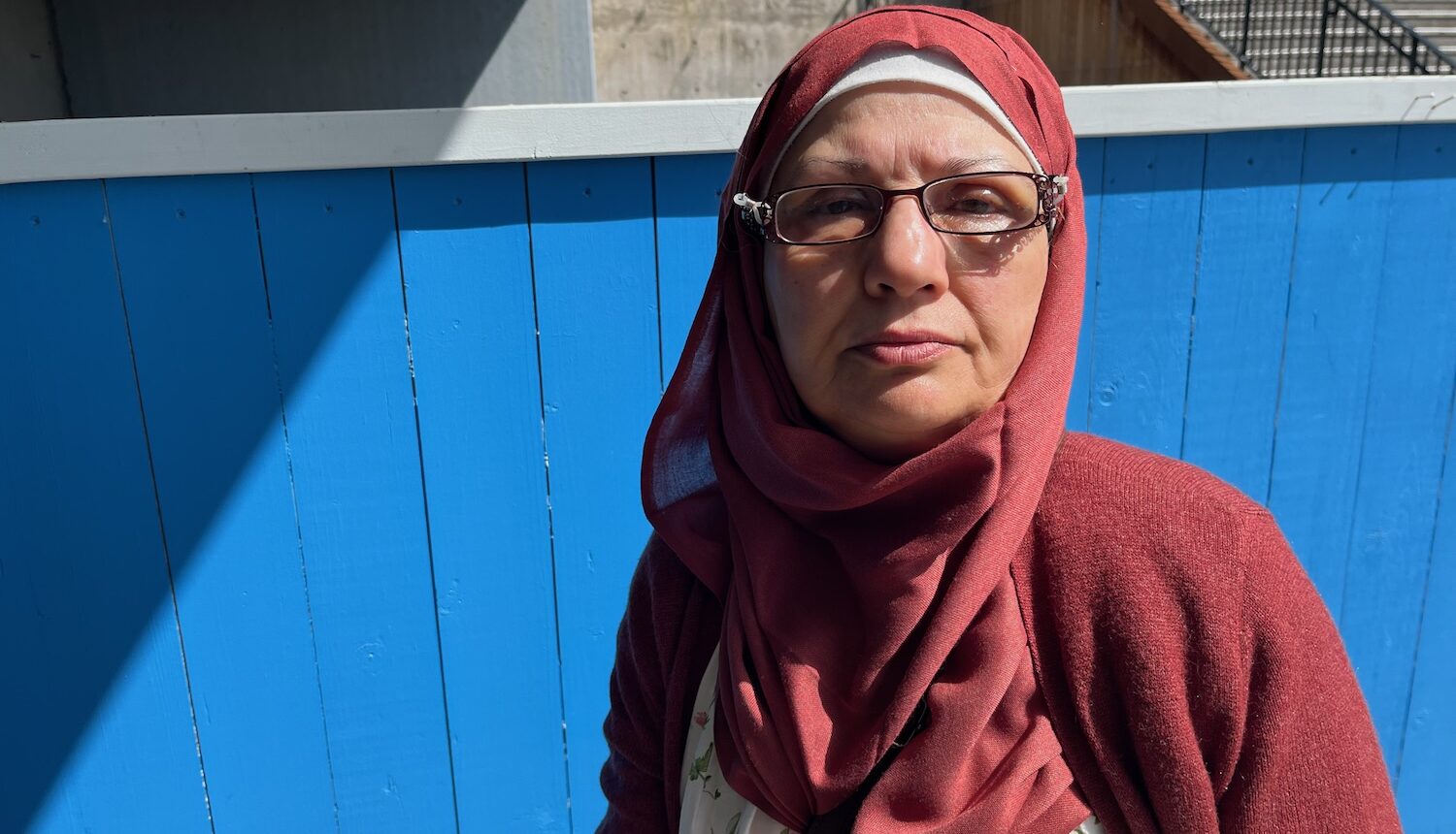 Trifa är en kvinna i 60-årsåldern i hijab.