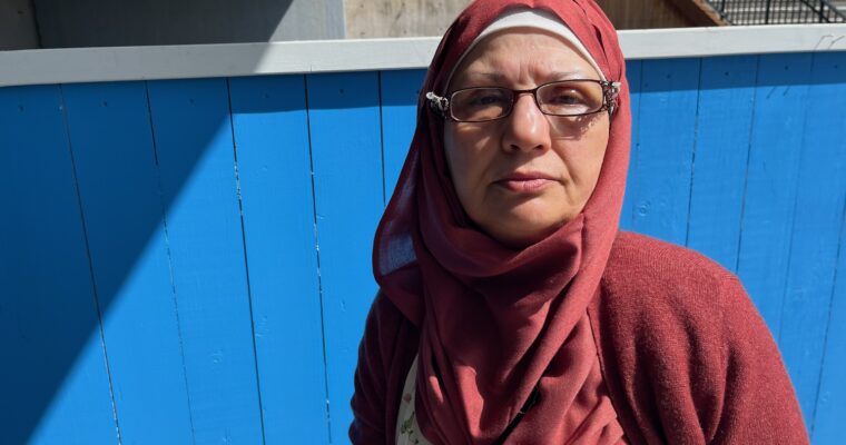 Trifa är en kvinna i 60-årsåldern i hijab.
