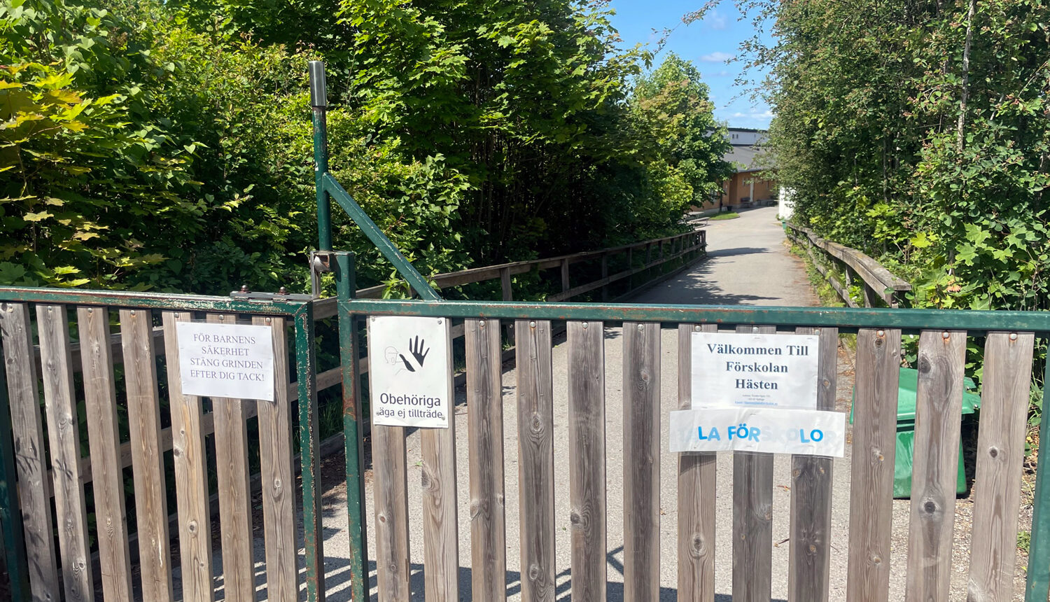 Grinden utanför Förskolan Hästen i Hjulsta