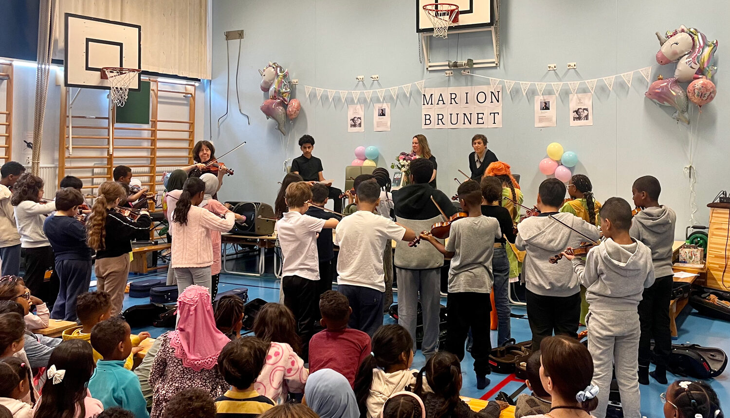 Marion Brunet hyllades med musik i Hjulsta grundskola