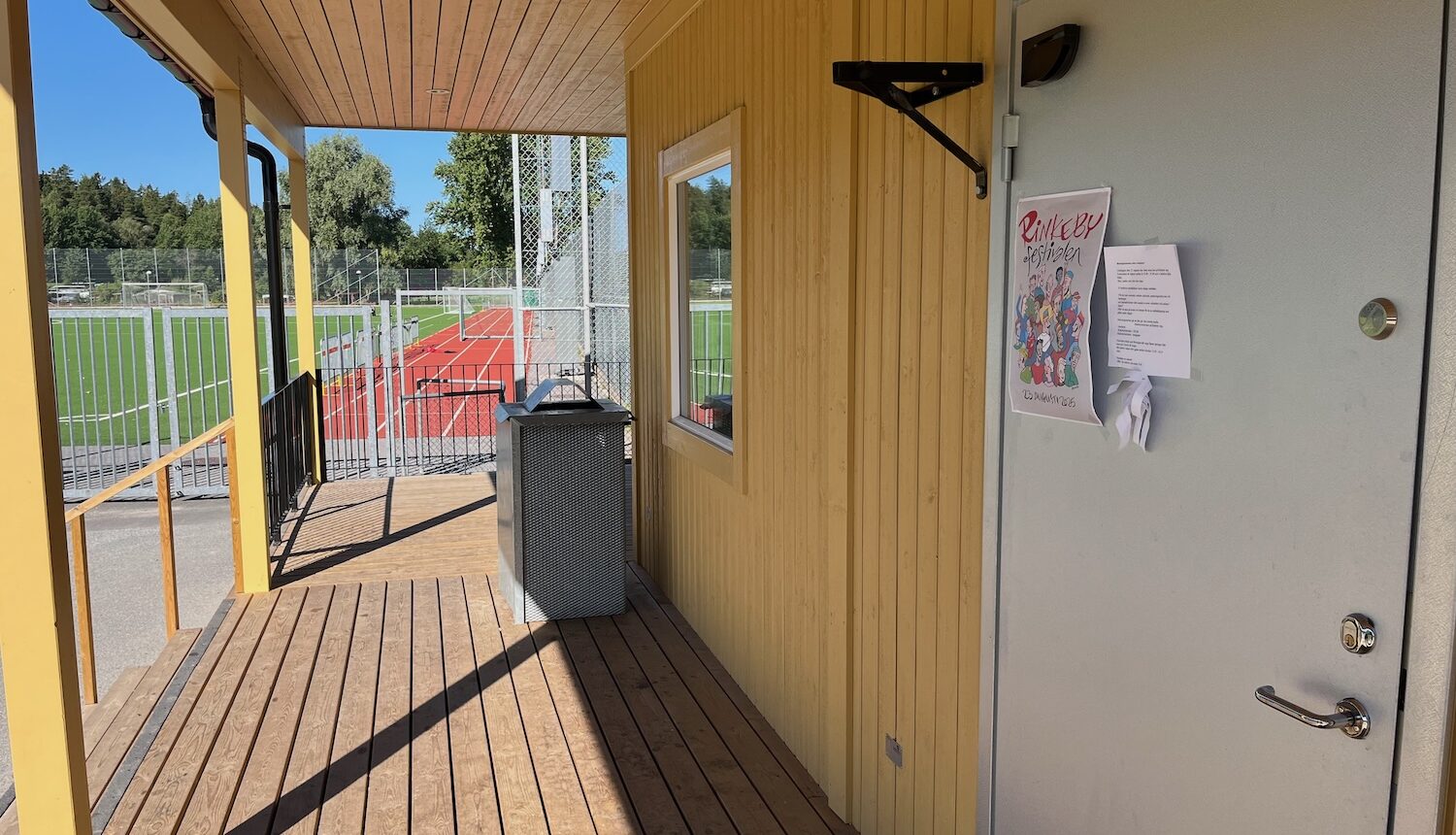 Bild på det nya omklädningsrummet på Knutby bollplan.