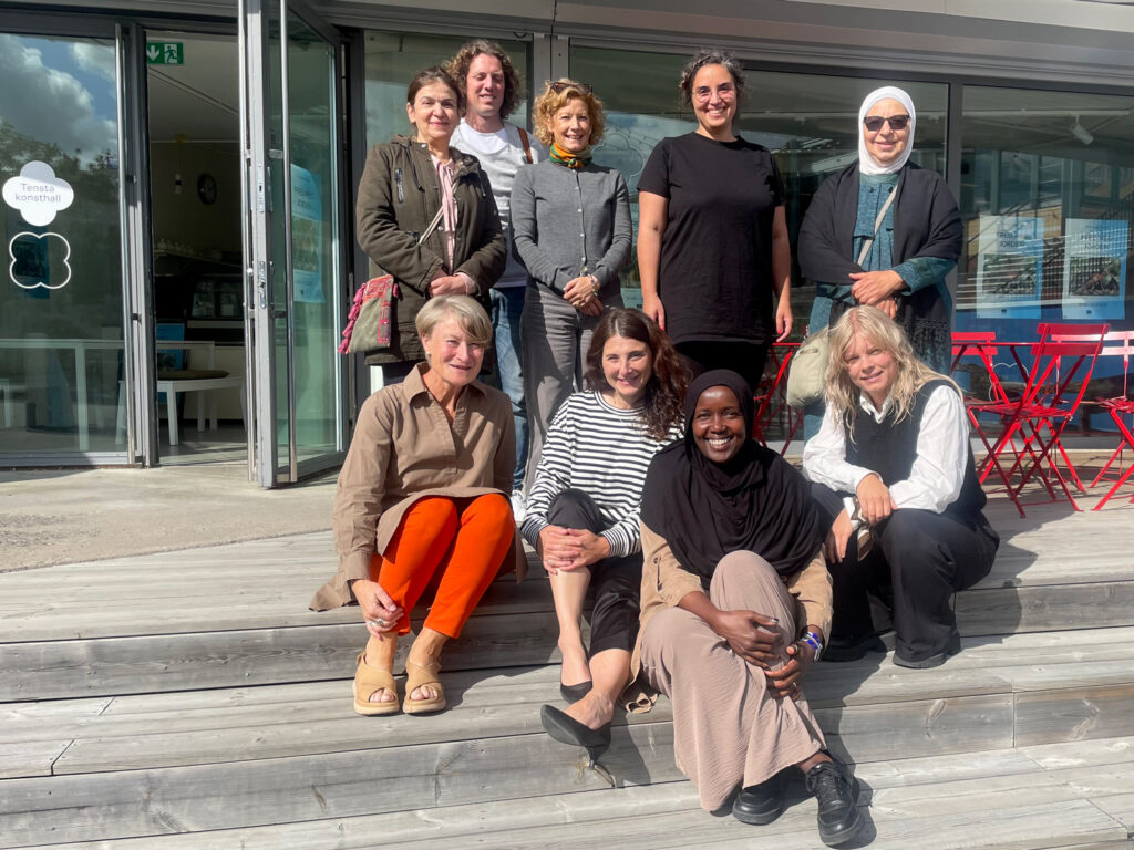 Asha tillsammans med kollegorna på Tensta konsthall
