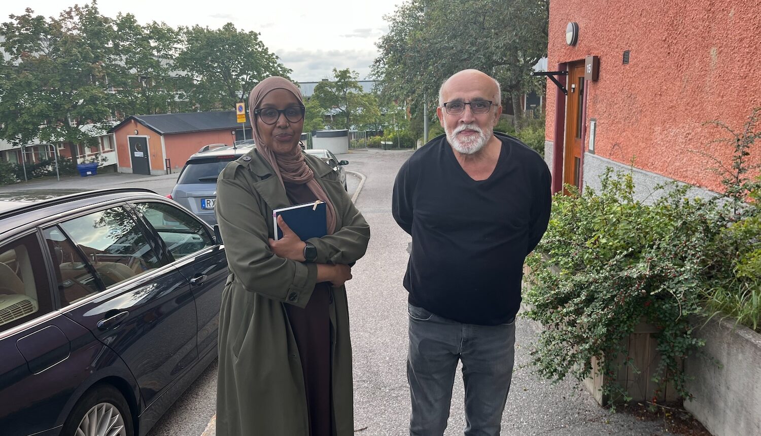 Två hyresgäster på Hjulsta backar.