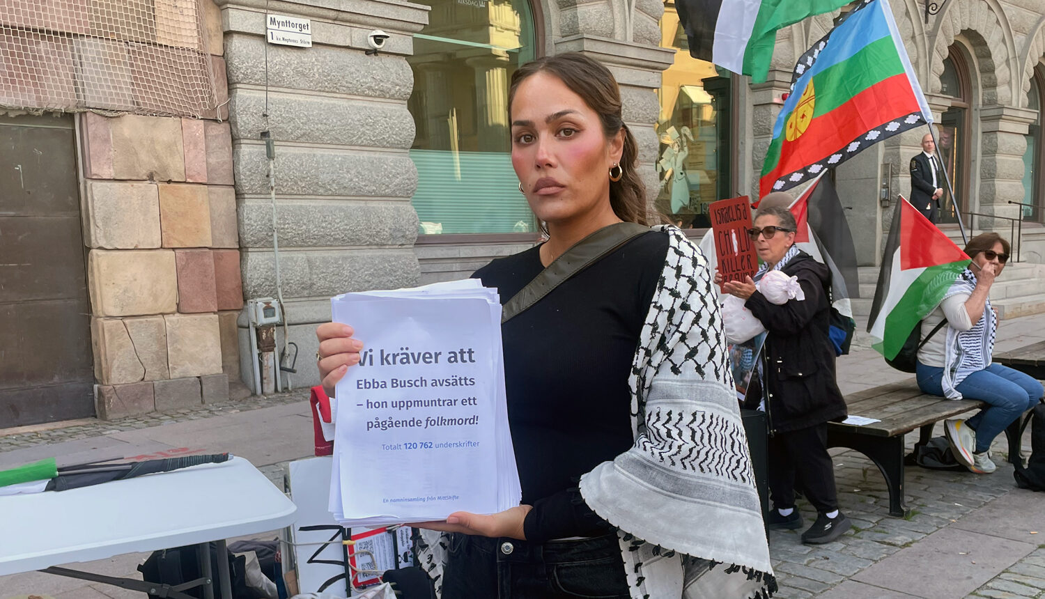 Nattalie Ström Bunpuckdee med namninsamlingen