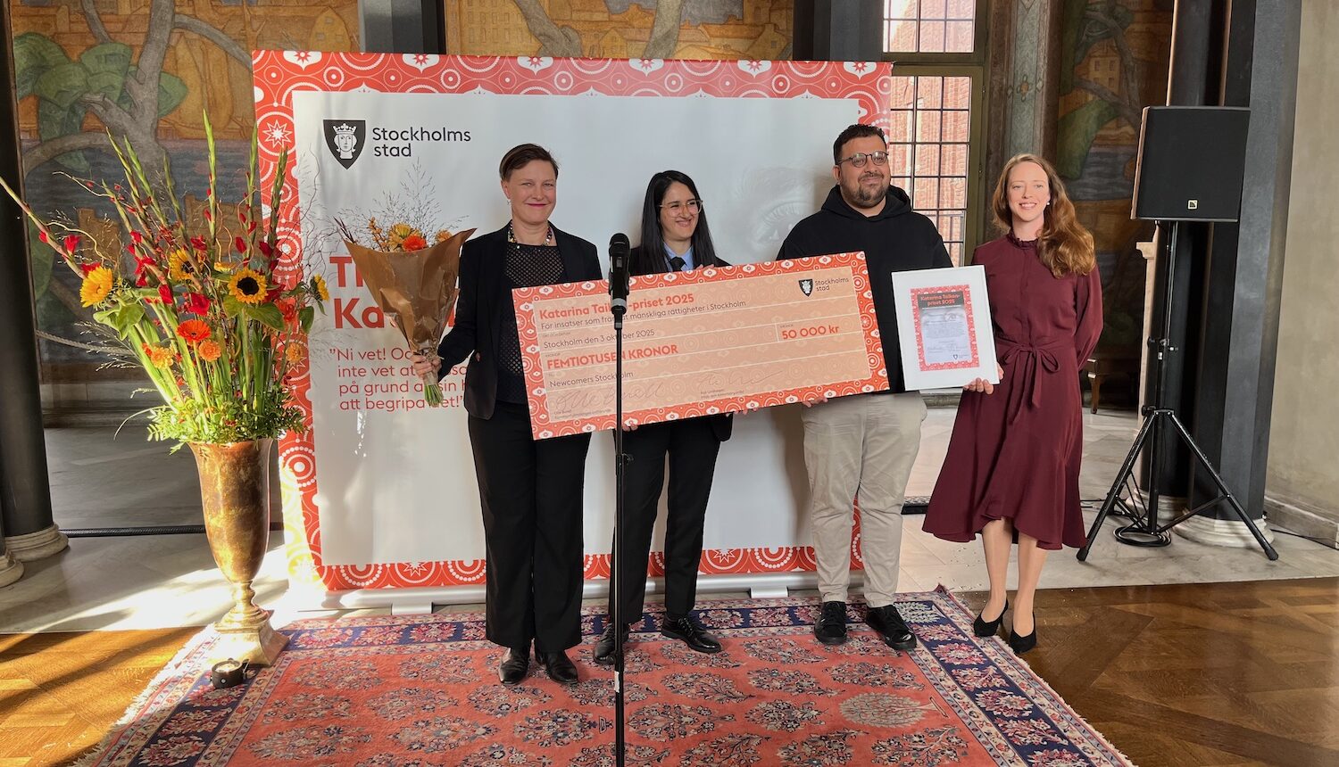 Tre pristagare från RFSL, och ordföranden i juryn Åsa Lindhagen.