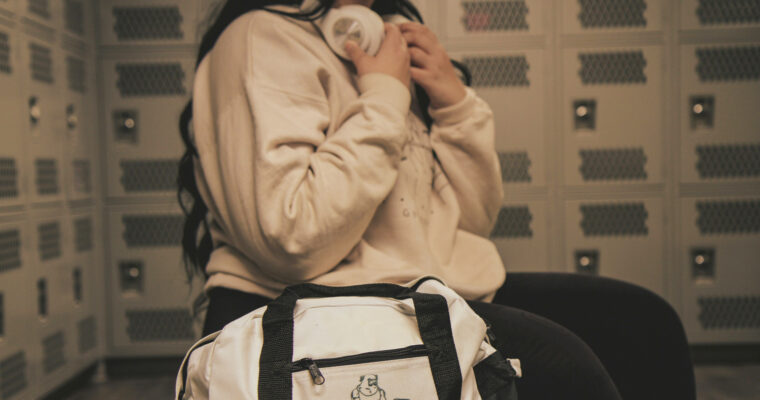 Tjej i omklädningsrum