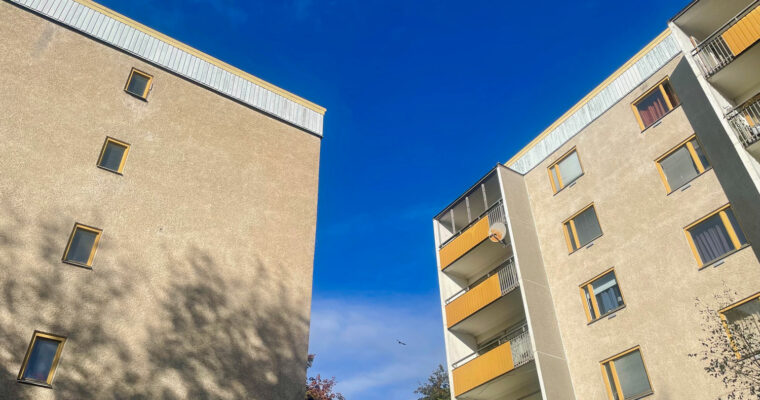 Ett par av Sveafastigheters hus i Rinkeby