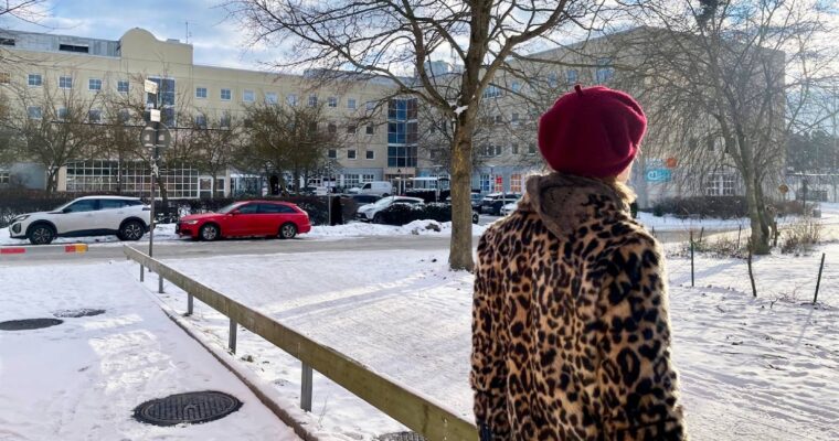 Psykologen Sofia, som egentligen heter något annat, utanför en av WeMinds mottagningar.