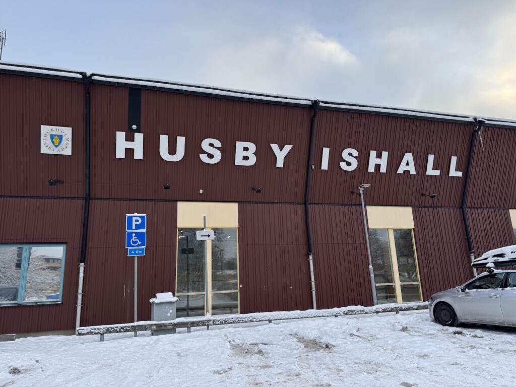 Husby ishall en vinterdag.
