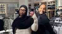 Nada och Sara posar i en klädbutik