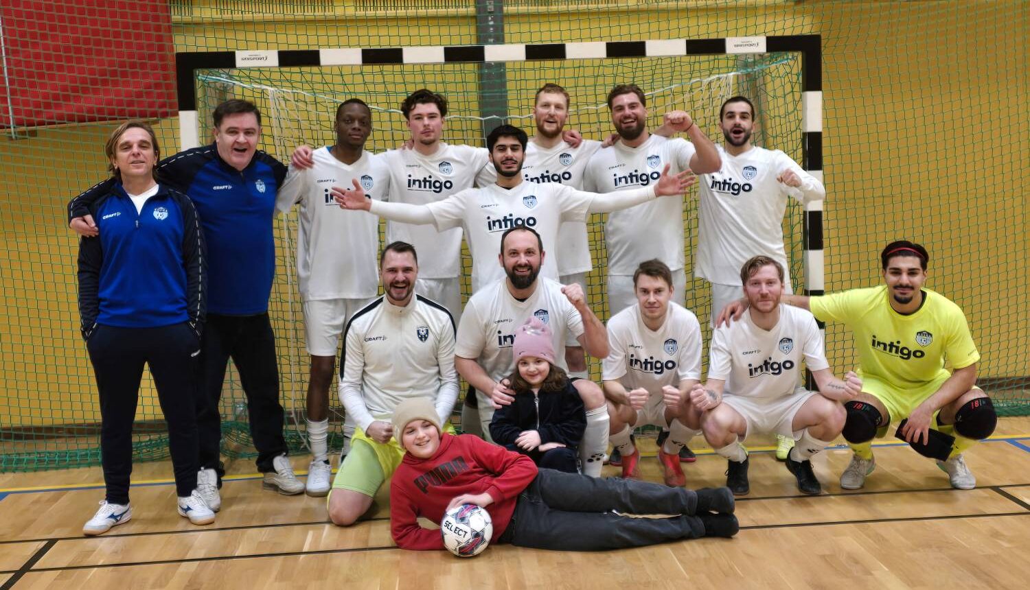 En lagbild på ett glatt lag.