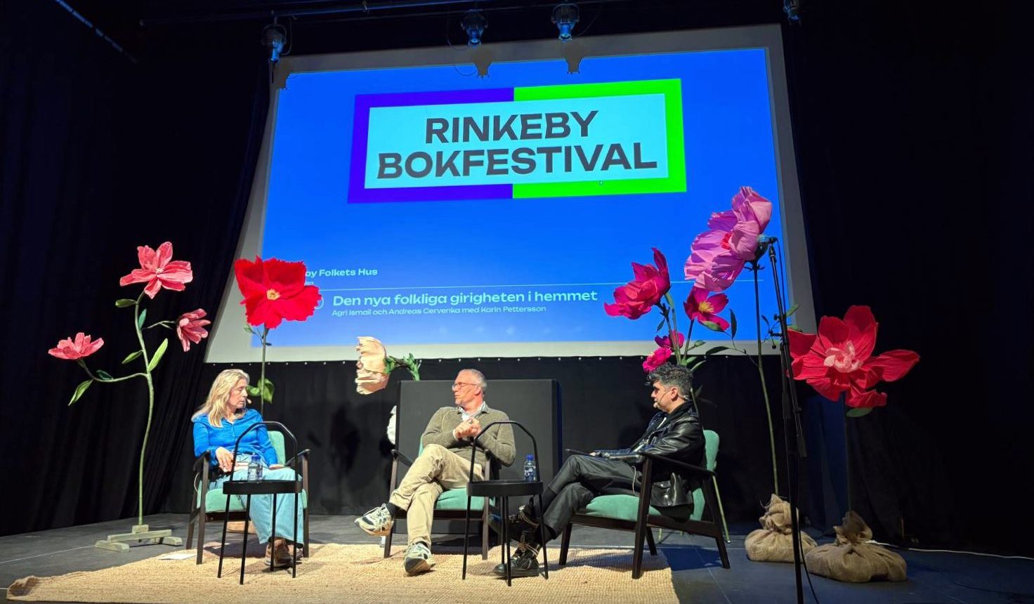 Karin Pettersson, Andreas Cervenka och Agri Ismail i samtal under Rinkeby Bokfestival 2025.