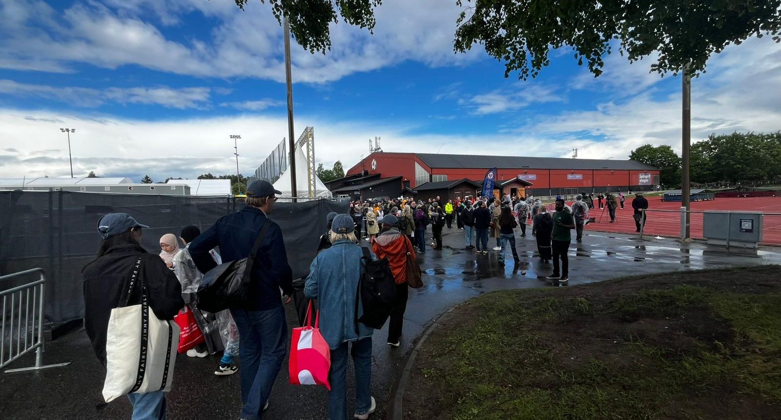 Utställare och besökare fick packa ihop och gå hem efter bara någon timme på Järvaveckan.
