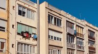Tvätt utanför fönstren i Barcelona.
