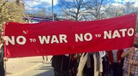 No to war no to Nato -banderoll i en demonstration.
