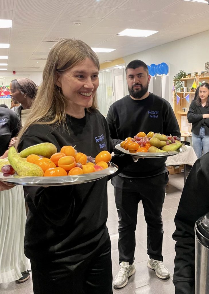 Hedvig Wiezell och Daniel Perez Peric bjöd på frukt
