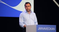 Benjamin Dousa talar på Järvaveckan