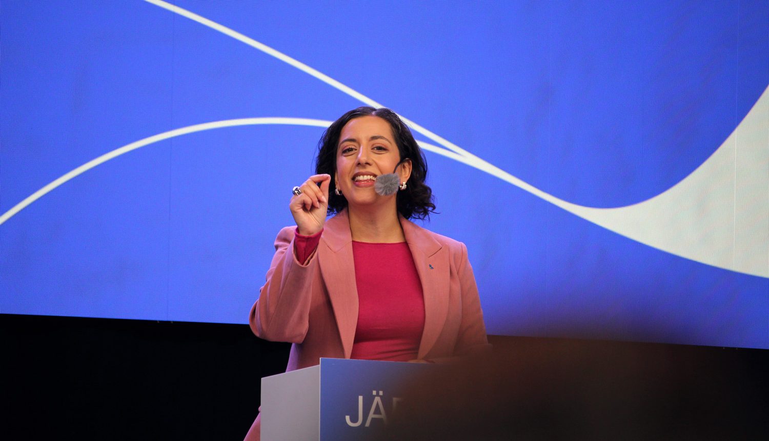 Simona Mohamsson talar på Järvaveckan