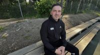 Bojan Djordjic på läktaren på Knutby BP.