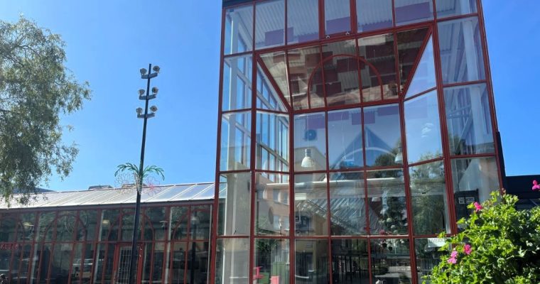 glasentrén till ett köpcentrum