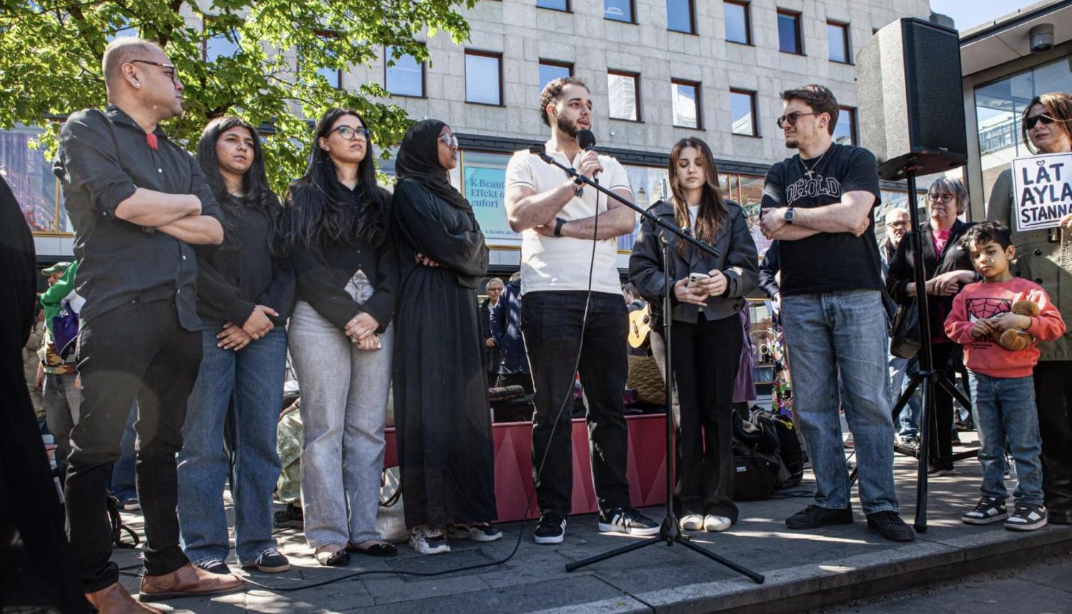 Demonstration mot tonårsutvisningarna i maj 2026.