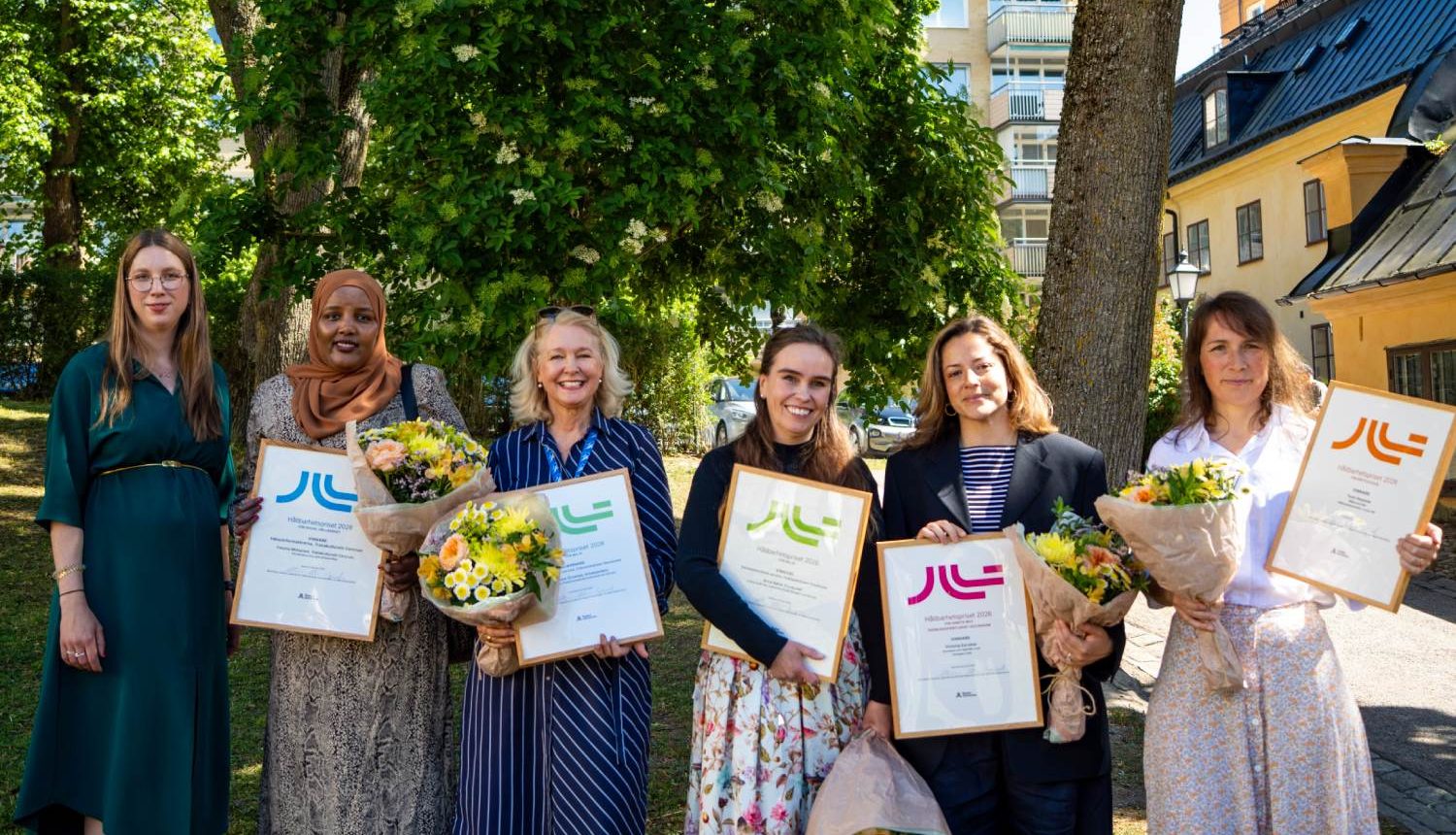 Märta Martin-Granlund (C), klimatregionråd tillsammans med pristagarna Fatuma Mohamed, Madeleine Örnehed, Anna Rahm, Victoria Escobar, Tove Hesslow.