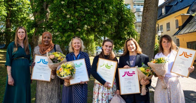 Märta Martin-Granlund (C), klimatregionråd tillsammans med pristagarna Fatuma Mohamed, Madeleine Örnehed, Anna Rahm, Victoria Escobar, Tove Hesslow.
