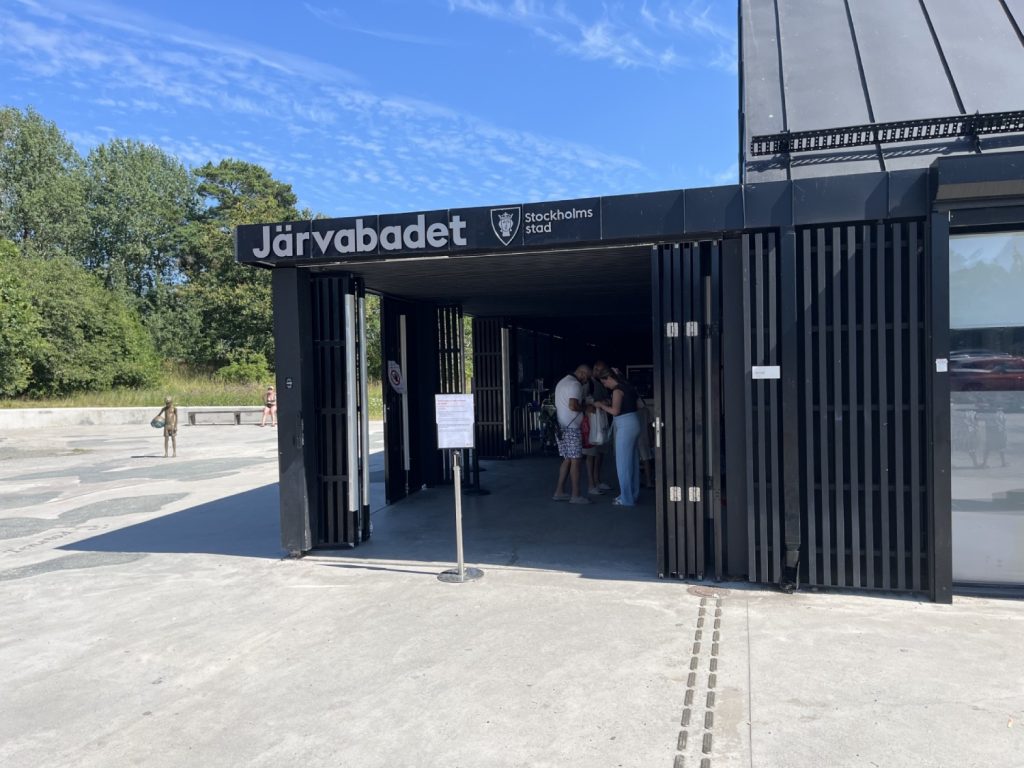 Entré järvabadet