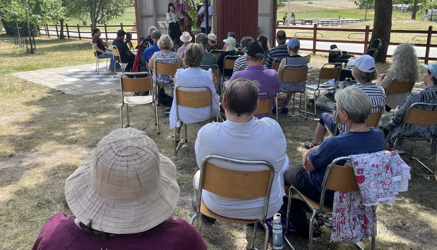 Jazz trio spelar på Husby gård