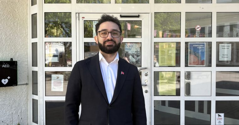 Daniel Riazat utanför Folkets Husby