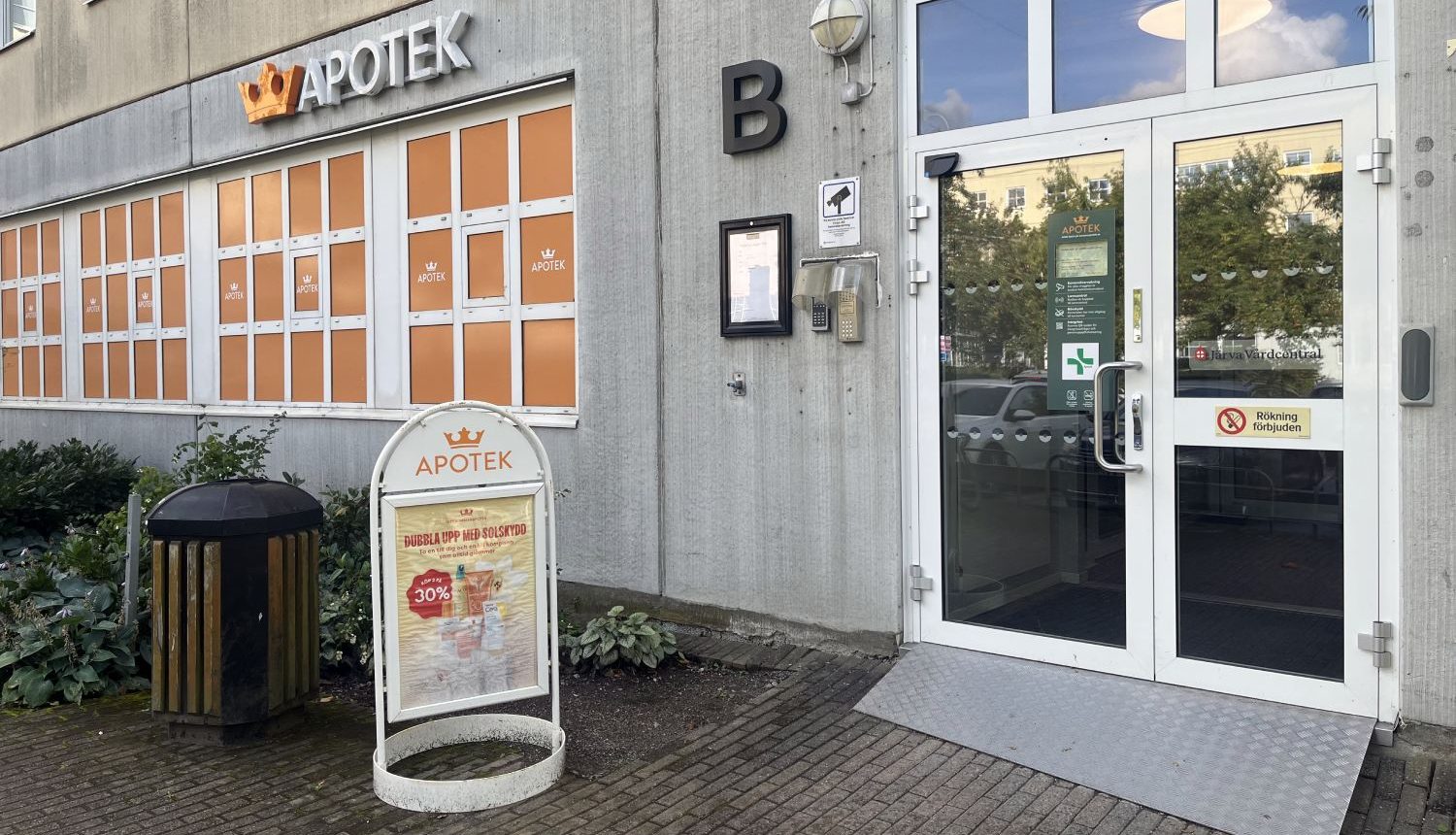 Kronans apotek på Rinkebysvängen är fortfarande stängt.