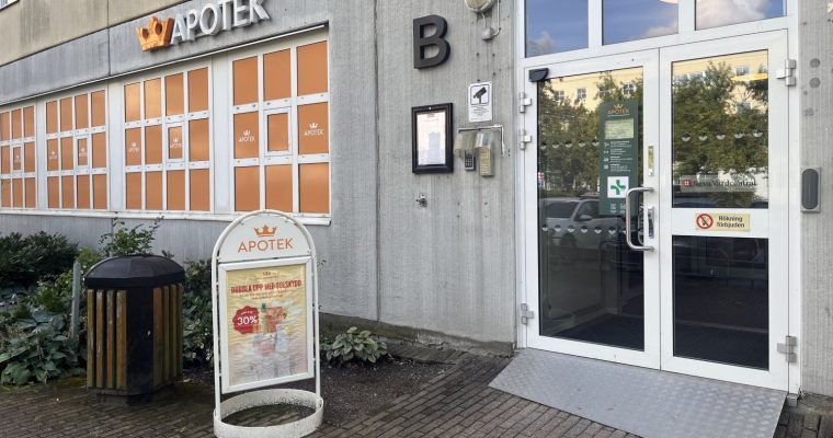 Kronans apotek på Rinkebysvängen är fortfarande stängt.